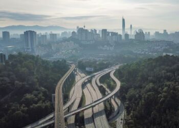 SUDAH banyak lebuh raya utama dibina atau sedang dalam pembinaan.-UTUSAN/MUHAMAD IQBAL ROSLI