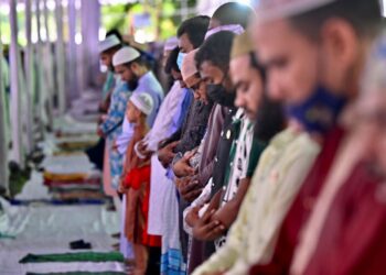 KANAK-KANAK dilarang dibawa ibu bapa ke masjid sepanjang bulan Ramadan di Arab Saudi. -AFP