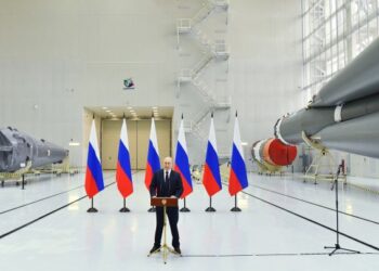 PRESIDEN Rusia, Vladimir Putin menyampaikan ucapan ketika melawat kosmodrom Vostochny, kira-kira 180 kilometer ke utara Blagoveschensk, wilayah Amur. - AFP