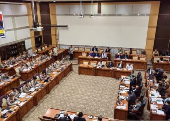 POLIS Indonesia mengadakan mesyuarat dengan Suruhanjaya III Dewan Perwakilan Rakyat (DPR) di bangunan Parlimen di Jakarta. - AGENSI 