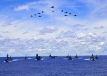 USS Ronald Reagan Carrier Strike Group dan unit dari Pasukan Pertahanan Diri Maritim dan Angkatan Pertahanan Australia menyertai latihan ketenteraan tiga hala di Laut Filipina pada 2020.