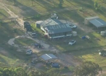 GAMBAR dari pemandangan udara menunjukkan tempat kejadian tembakan di hartanah di Wieambilla, Queensland. - AGENSI    