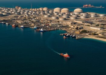 PENGANALISIS menjangkakan harga minyak dunia akan meningkat dalam jangka pendek berhubung langkah Riyadh. - AGENSI