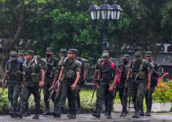 SRI Lanka akan mengurangkan bilangan anggota tenteranya bermula tahun depan. - AFP  