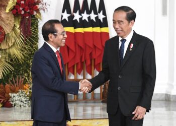 JOKOWI menyampaikan komitmen Indonesia untuk melanjutkan kerja sama pembangunan dengan Perdana Menteri Timor Leste, Taur Matan Ruak di Istana Presiden Bogor di wilayah Jawa Barat.-AGENSI