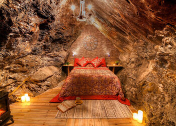 HOTEL Deep Sleep disenaraikan sebagai hotel terdalam di dunia. - AGENSI 