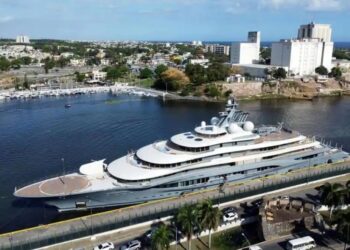 KAPAL persiaran mewah merupakan antara aset milik jutawan Russia yang ditahan dan dibekukan oleh negara anggota Kesatuan Eropah susulan peperangan di Ukraine. – GAMBAR HIASAN