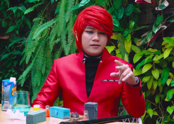 MARCHEL RADHIVAL dikenali sebagai ahli silap mata merah menjadi tular selepas membongkar penipuan bomoh di Indonesia.-INSTAGRAM