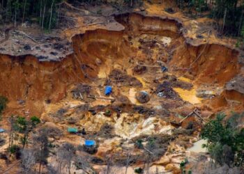 AKTIVITI perlombongan merupakan salah satu industri dikaitkan dengan keganasan terhadap individu berusaha melindungi tanah mereka. – AGENSI