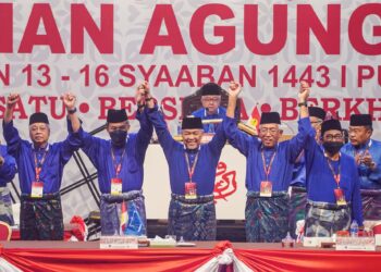 ISMAIL Sabri Yaakob (kiri) belum mengadakan perbincangan dengan kepimpinan tertinggi atau Top 5 UMNO bagi menentukan tarikh pembubaran Parlimen.
