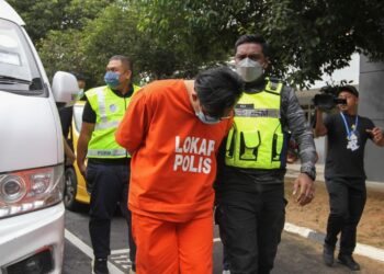 SEORANG lelaki didakwa di Mahkamah Sesyen Seremban hari ini atas pertuduhan memperdagangkan isterinya bagi tujuan eksploitasi seks di Kuala Pilah akhir bulan lalu.-UTUSAN/NOR SHAFAWATI YUP