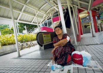 MELAYU miskin terpinga-pinga dengan keadaan mereka masih tertinggal secara sosioekonomi walaupun sudah 64 tahun merdeka. – GAMBAR HIASAN