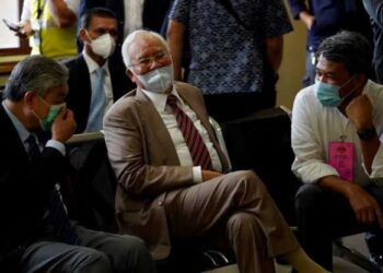 KEPIMPINAN UMNO wajib dihormati. Walak adalah semangat sepasukan dalam suatu saf yang kukuh, lagi padu serta tidak terpisah daripada pemimpin dan ketuanya. – UTUSAN/FAUZI BAHARUDIN