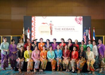 PASUKAN Kebangsaan Kebaya Indonesia dalam acara Kerjasama Menjaga Kebaya di Hotel Pullman Jakarta.-AGENSI
