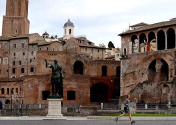 PERINTAH berkurung di Itali akan berkuatkuasa sehingga 6 April depan. - AFP