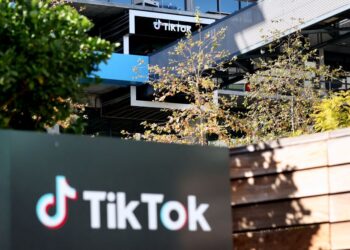 MONTANA negeri pertama di AS meluluskan RUU melarang penggunaan aplikasi TikTok pada peranti peribadi. - AFP 
