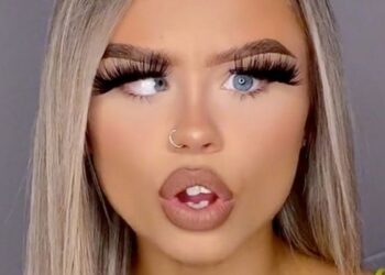 ELLEY Davies memperoleh 226,000 peminat di TikTok selepas berkongsi video tutorial solekannya. - TIKTOK