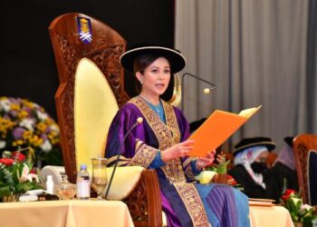 TENGKU Permaisuri Norashikin Abdul Rahman bertitah selepas menyempurnakan Sidang Ke-2 Istiadat Konvokesyen UiTM Ke-93 di Dewan Agung Tuanku Canselor yang menyaksikan seramai 1,124 graduan menerima skrol masing-masing di Shah Alam, Selangor hari ini.