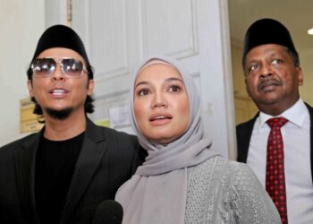 SYAMSUL Yusof melafazkan cerai talak satu terhadap Puteri Sarah.
– UTUSAN/M FIRDAUS M JOHARI