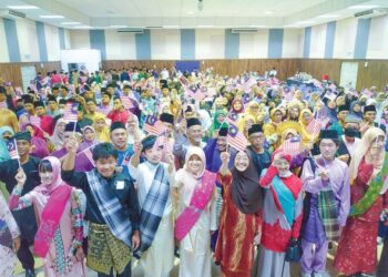 SERAMAI 13 penuntut Universiti Tokyo menghadiri Majlis Sambutan Bulan Kemerdekaan di Marsah, Johor Bahru.