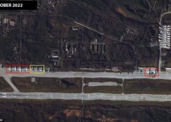 IMEJ satelit menunjukkan Russia menambah bilangan pesawat pengebom nuklear di pangkalan udara berhampiran Finland dan Nowary. - PLANET LABS PBC 