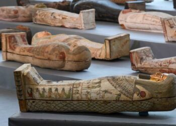 SEBAHAGIAN daripada keranda kuno yang ditemukan dipamerkan di Saqqara di Kaherah, Mesir. - AFP