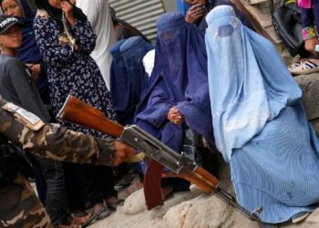 PEMIMPIN Taliban mengarahkan hakim menguatkuasakan sepenuhnya undang-undang syariah melibatkan hukum hudud dan qisas di Afghanistan.-AGENSI