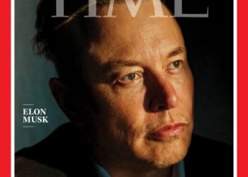 MUKA depan majalah Time yang menamakan Elon Musk sebagai Person Of The Year 2021. - AFP