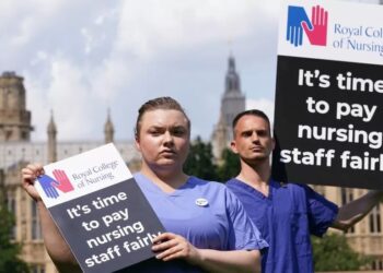 LEBIH 100,000 jururawat mengadakan mogok di 76 hospital di Britain menyebabkan puluhan ribu temu janji pesakit dibatalkan.-AGENSI
