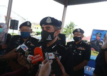 ABDUL MAJID Mohd. Ali dalam sidang akhbar selepas Program Kami Prihatin di Taman Sri Duyong, Melaka. - UTUSAN/DIYANATUL ATIQAH ZAKARYA