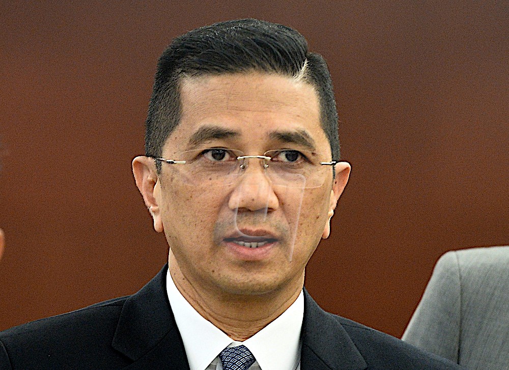 Azmin letak jawatan