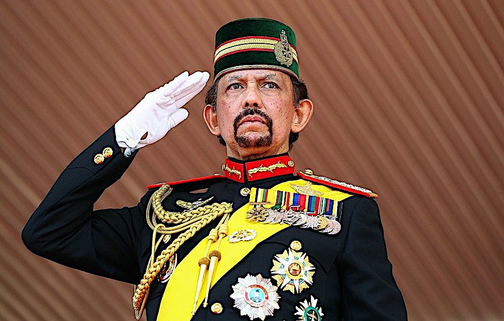 Sultan Brunei serah kembali ijazah Utusan Malaysia