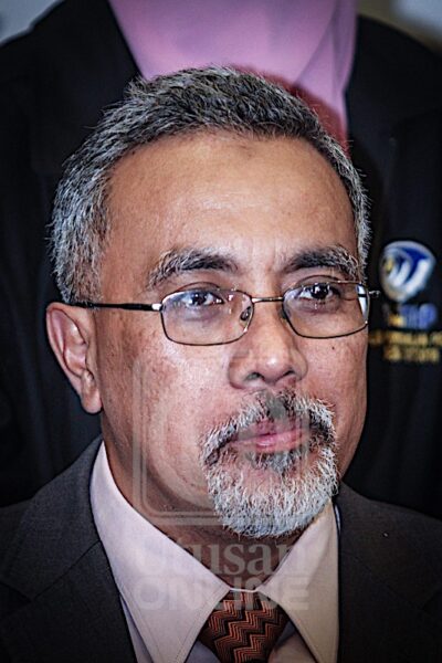 Azlan sah Menteri Besar Perlis - Utusan Malaysia