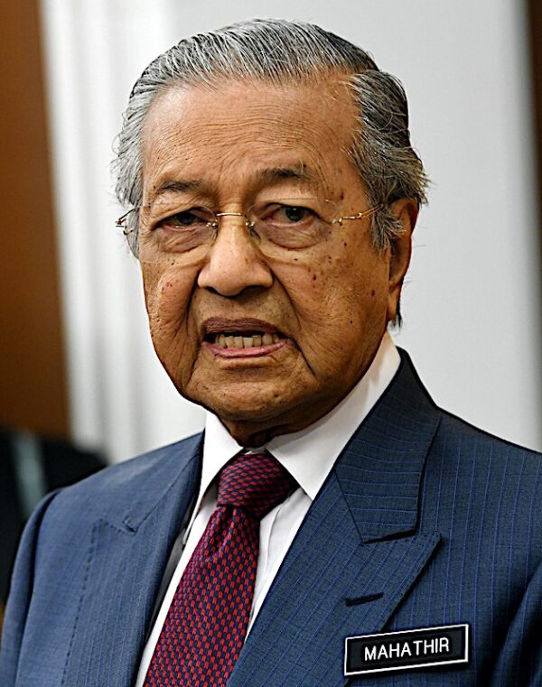 Tun Mahathir Naik Basikal