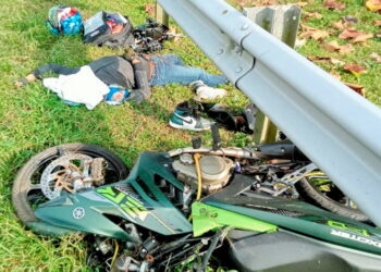 KEADAAN motosikal yang dinaiki mangsa terlibat kemalangan maut di Kilometer 91.8, Lebuhraya Utara Selatan arah selatan di Sungai Petani.
