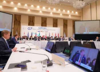 MENTERI-menteri Luar negara G7 menghadiri persidangan di Karuizawa, Jepun semalam.-AFP