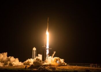 ROKET Falcon 9 SpaceX yang membawa kru Inspiration4 berlepas dari tapak pelancaran di Pusat Kennedy NASA di Florida. – AFP