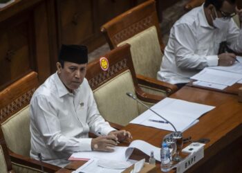 BOY Rafli Amar mendedahkan senarai rakyat Indonesia menjadi pengganas asing di Jakarta, semalam. – ANTARA