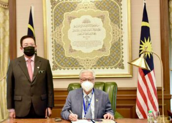 ISMAIL Sabri Yaakob memulakan tugas sebagai Timbalan Perdana Menteri.