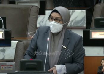 DR. Siti Mariah Mahmud menjawab pertanyaan lisan mengenai integrasi antara aplikasi MySejahtera dan Selangkah dalam pengesanan kontak rapat pesakit Covid-19 dalam sidang Dewan Undangan Negeri (DUN) hari ini.