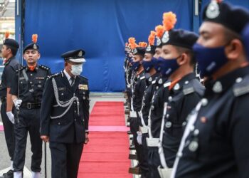 MASIH belum terlambat untuk kita kembali memperkukuh nilai integriti dan jati diri pasukan polis. – UTUSAN/AFIQ RAZALI