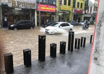 BANJIR kilat di Kuala Lumpur pada September lalu berpunca dari rangkaian saliran sedia ada tidak dapat menampung isi padu besar larian air permukaan. – IHSAN DBKL