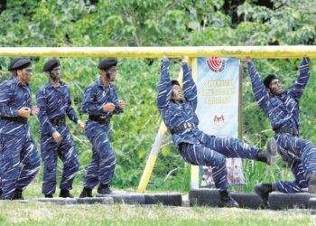 LATIHAN fizikal PLKN tidak membabitkan penggunaan senjata api dan latihan ketenteraan.–  GAMBAR HIASAN