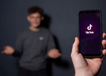 PENGGUNA TikTok kebanyakan dalam lingkungan umur 12 hingga 30 tahun. – AFP