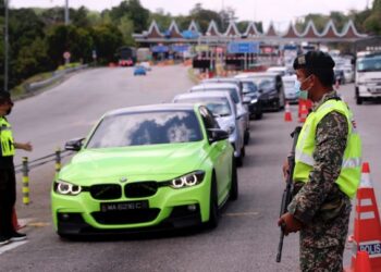 KEALPAAN mematuhi prosedur operasi standard (SOP) ketika penularan Covid-19 boleh menjadi punca kerajaan menarik semula kelonggaran yang diberikan. – UTUSAN/RASUL AZLI SAMAD