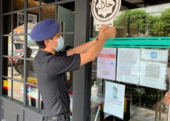 WALAUPUN halal menjadi dasar sukarela di negara ini, namun kerajaan masih mengenakan syarat
ketat terhadap pensijilan halal.