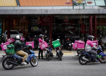 Penghantar makanan berisiko terdedah  kepada kemalangan. – GAMBAR HIASAN/UTUSAN
