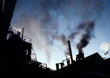 MELINDUNGI lapisan ozon merupakan tanggungjawab bersama dalam memastikan tahap kesihatan penduduk dunia terus terjaga. -GAMBAR HIASAN/AFP