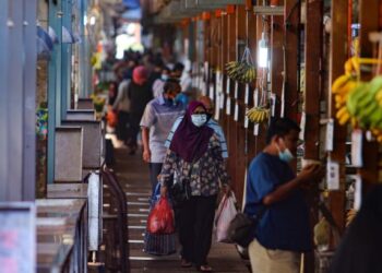 Orang ramai diminta sentiasa patuh pada SOP dengan mengamalkan pemakaian pelitup muka, menjaga jarak dan sentiasa membasuh tangan walau di mana berada.