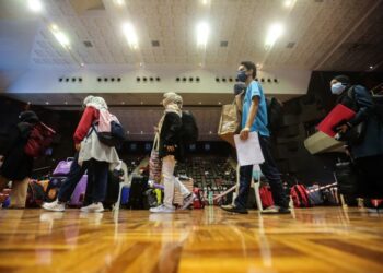 PIHAK universiti perlu ada perancangan dan
sentiasa bersiap siaga dalam menguruskan
pelbagai risiko dan bencana sebelum pelajar
kembali ke kampus untuk menyambung
pengajian.- UTUSAN/AFIQ RAZALI